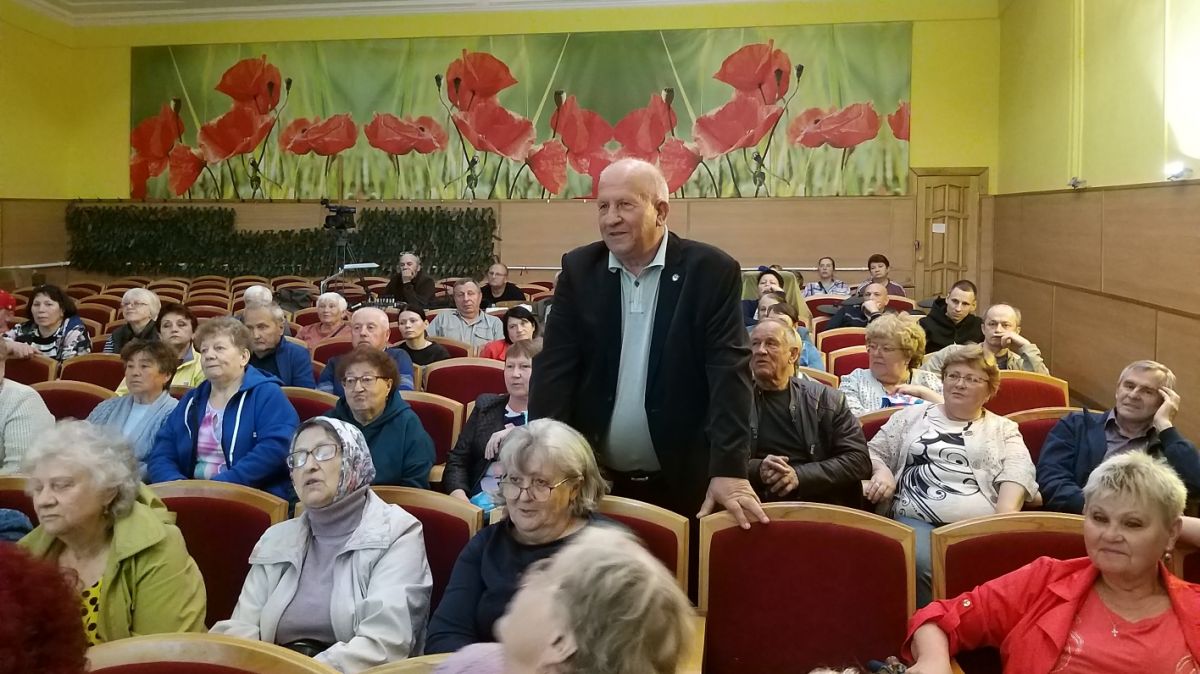 Сделано много, но вопросы есть: Глава администрации Суворовского района встретился с населением п. Центральный