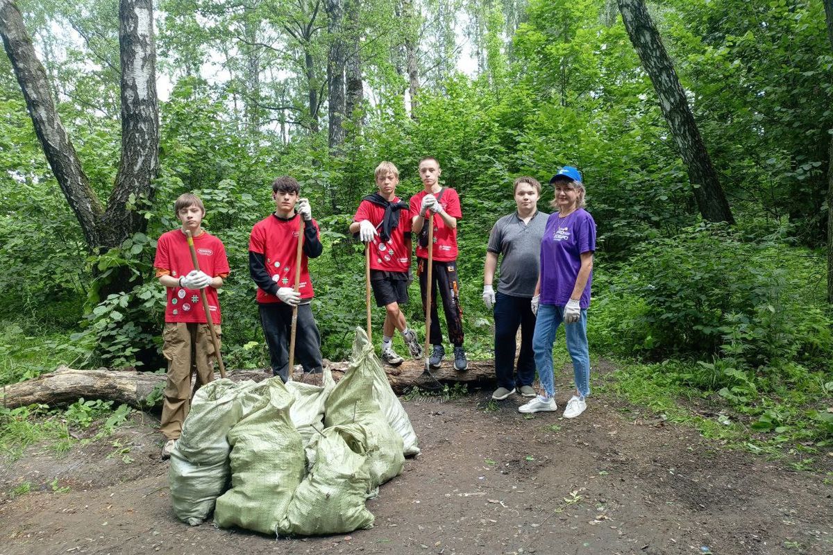 Суворовские волонтеры привели в порядок общественные пространства