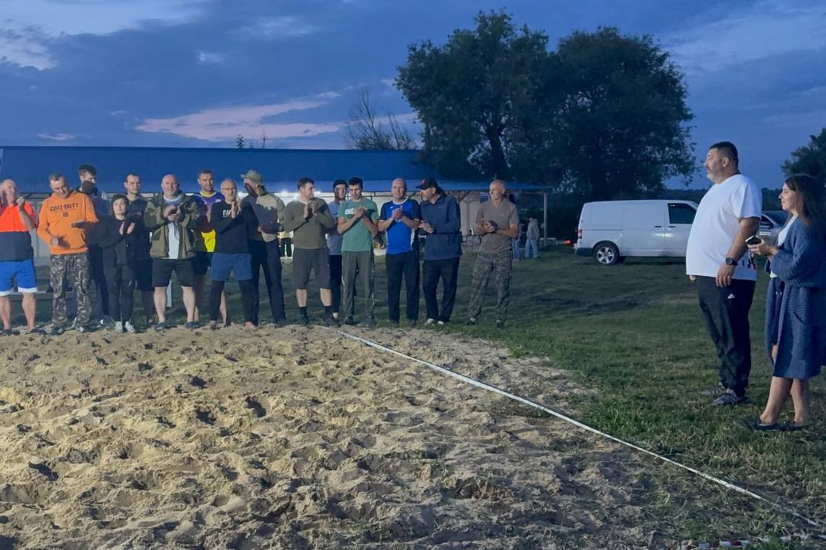 В Суворове прошел ночной турнир по волейболу