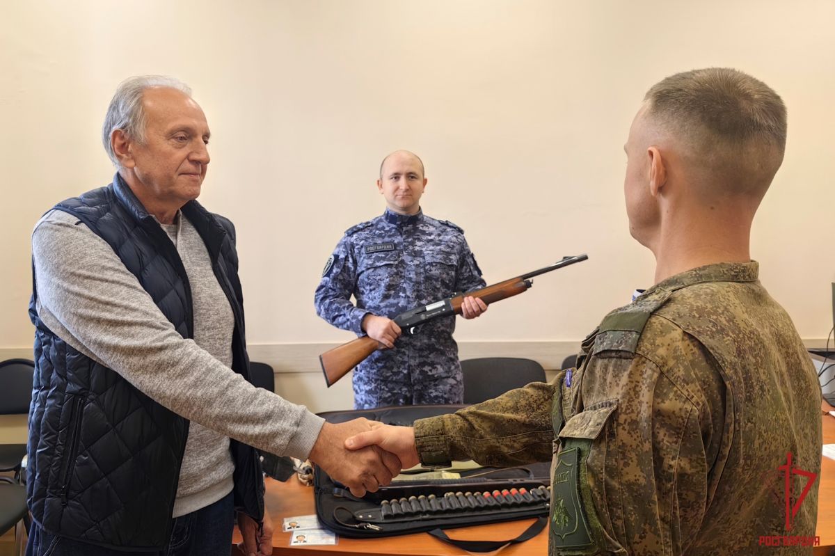 Жители Тульской области продолжают передавать оружие в район проведения специальной военной операции