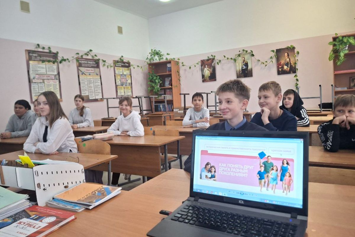 В школах Суворовского района прошли «Разговоры о важном»