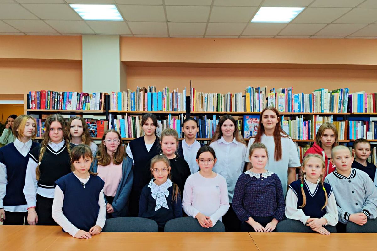 В Чекалинской библиотеке прошла экскурсия «В книжном царстве – премудром государстве»