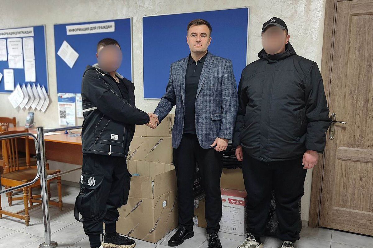 Глава Богородицкой администрации передал бойцам гуманитарную помощь Глава Богородицкой администрации передал бойцам гуманитарную помощь