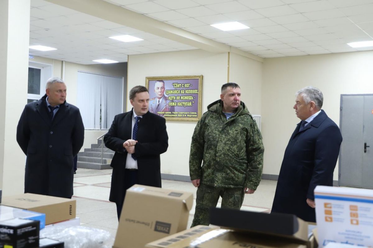 Своих не бросаем: «Единая Россия» передала тульской дивизии новую партию гуманитарного груза Своих не бросаем: «Единая Россия» передала тульской дивизии новую партию гуманитарного груза