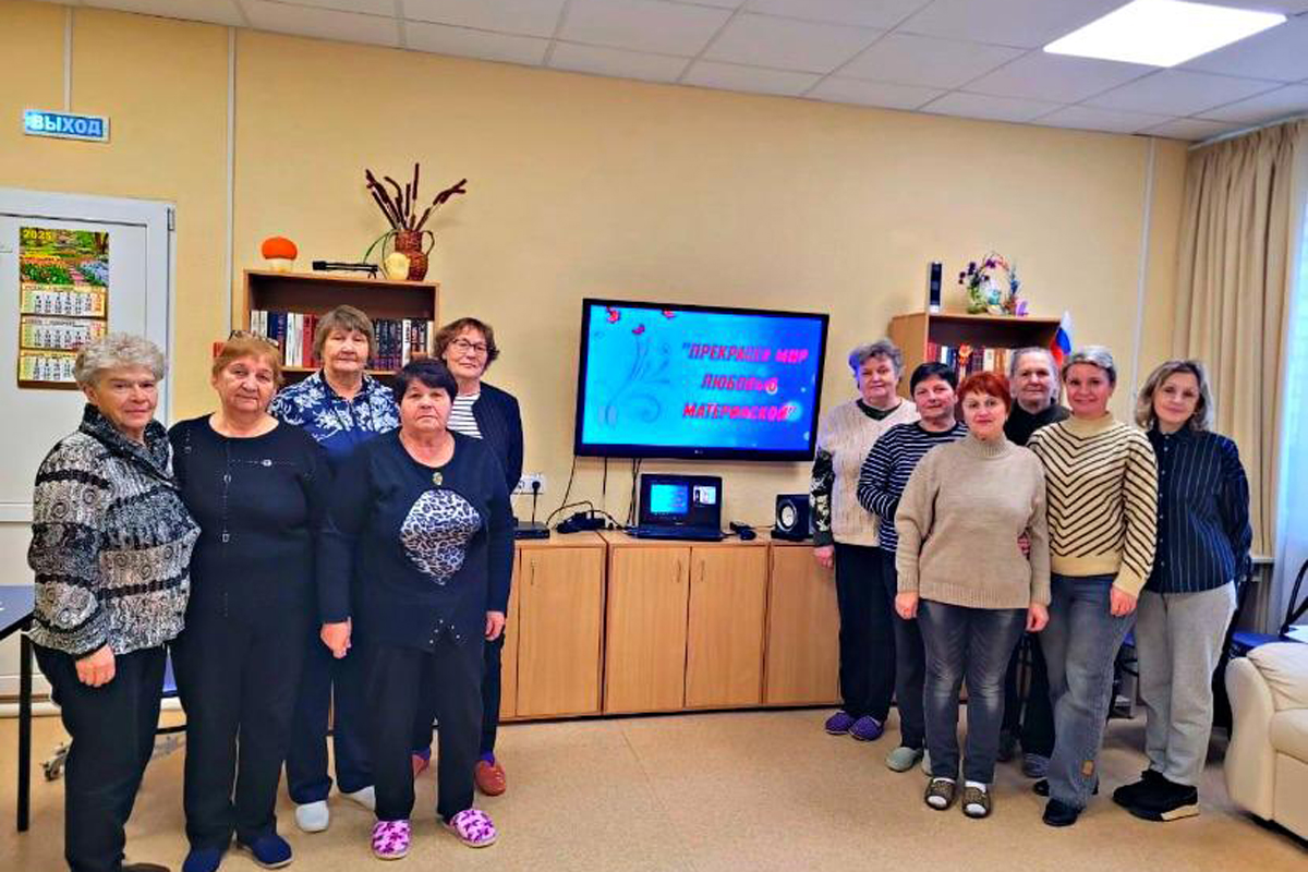 Суворовская библиотека провела литературно-поэтический вечер «Прекрасен мир любовью материнской»