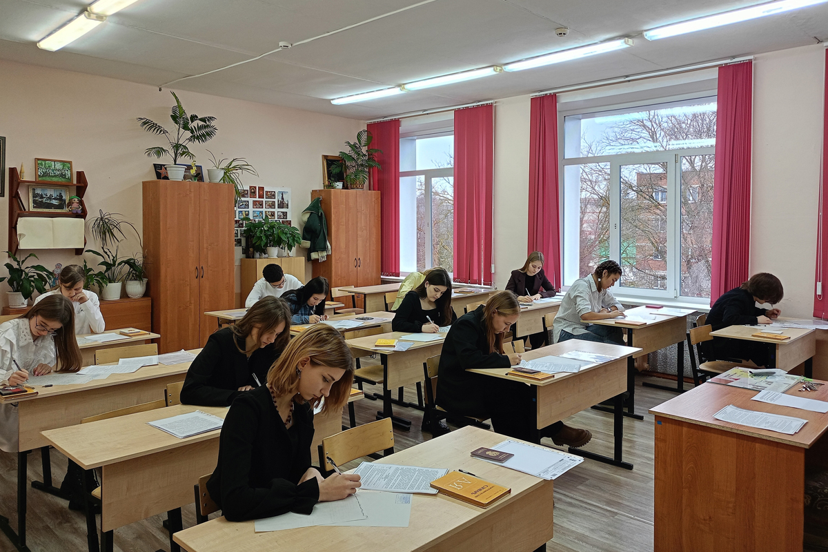 Суворовские школьники написали первый экзамен