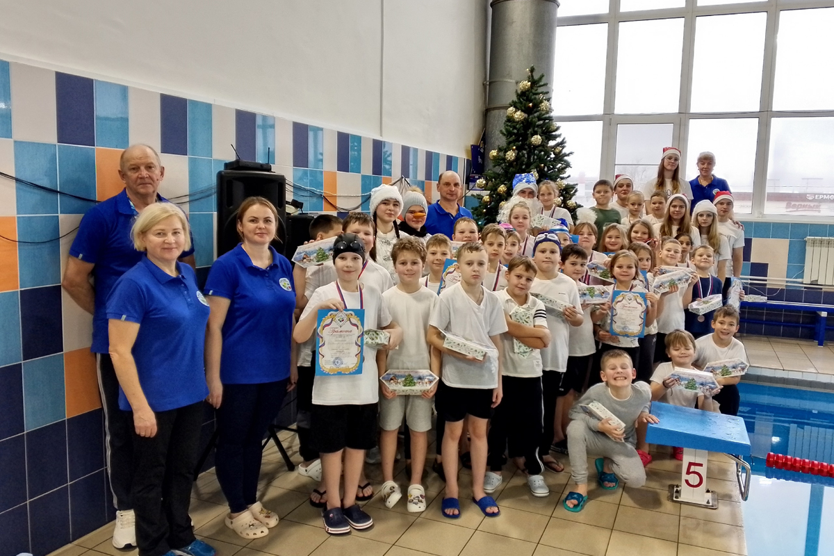 В Суворове прошел новогодний турнир по плаванию «Снеговик»