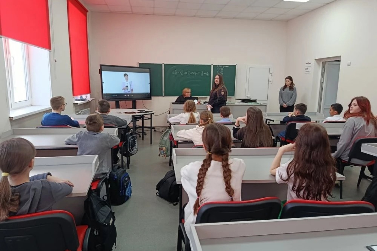 Сотрудники полиции провели профилактические беседы с суворовскими школьниками