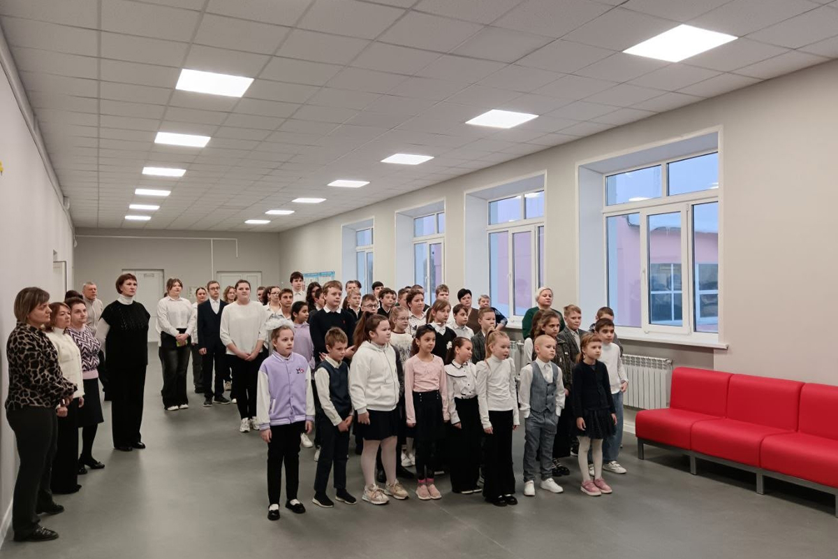 В Ханинской школе прошла торжественная линейка после капитального ремонта