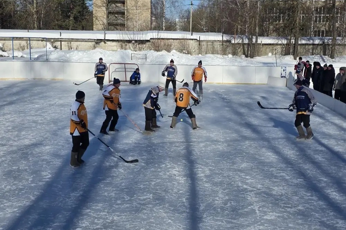 В Суворове прошел турнир по хоккею на валенках В Суворове прошел турнир по хоккею на валенках