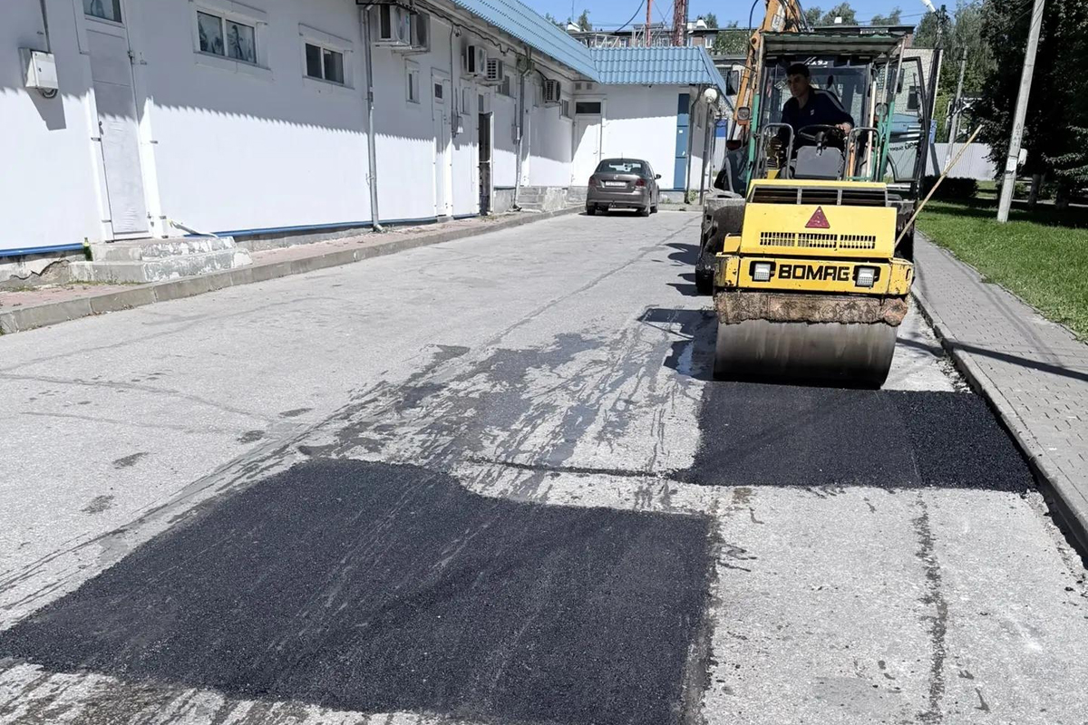 В Суворове продолжается ямочный ремонт дорог