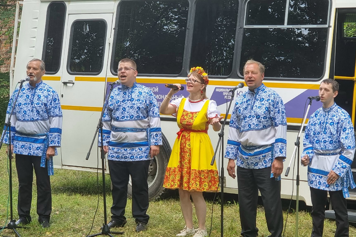 Праздник в каждом сердце: суворовские артисты подарили радость жителям деревни Машковичи