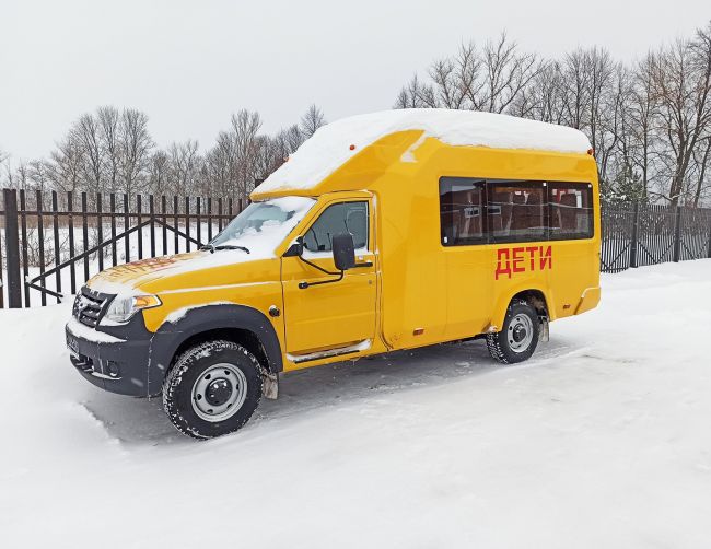 В одной из поселковых школ Суворовского района появился новый автобус