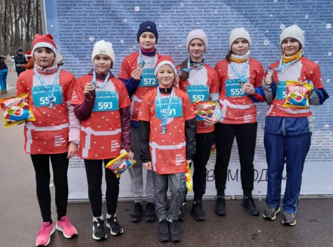 Суворовские спортсмены приняли участие в забеге Дедов Морозов