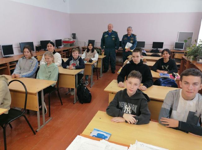 Суворовским школьникам напомнили правила поведения на водоемах зимой