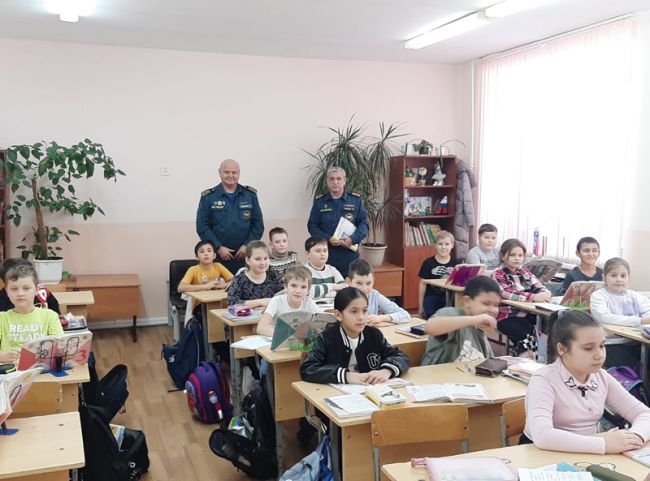 Суворовским школьникам напомнили о правилах безопасности на льду