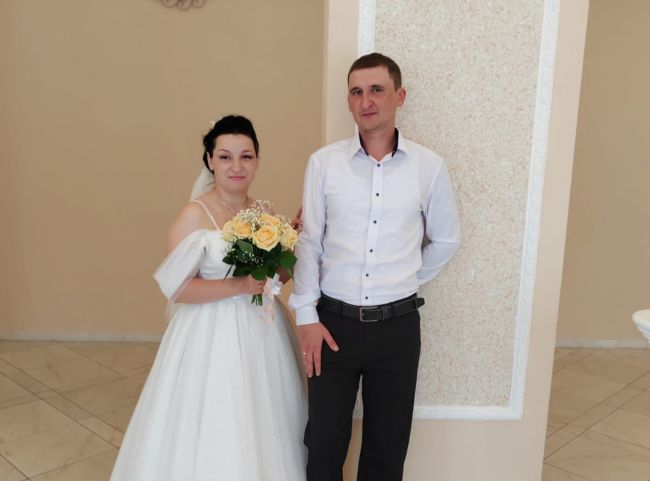 В июне в Суворовском районе узами брака скрепили свои отношения 19 пар