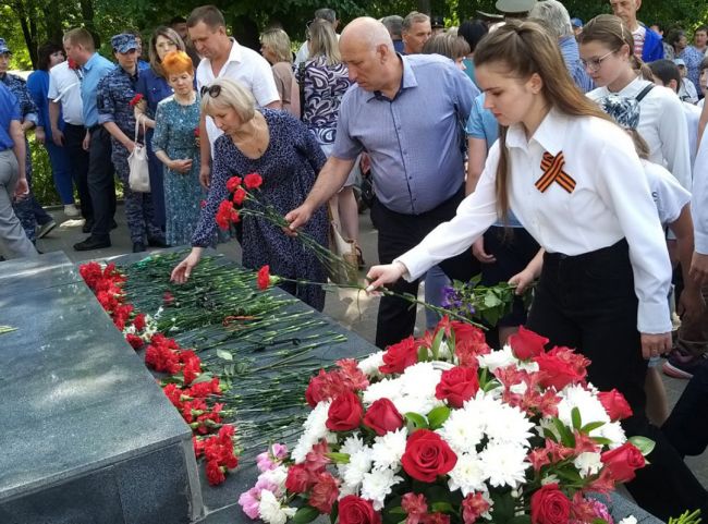 В Суворовском районе прошел митинг, посвященный памяти тех, кто отдал жизнь, защищая Родину