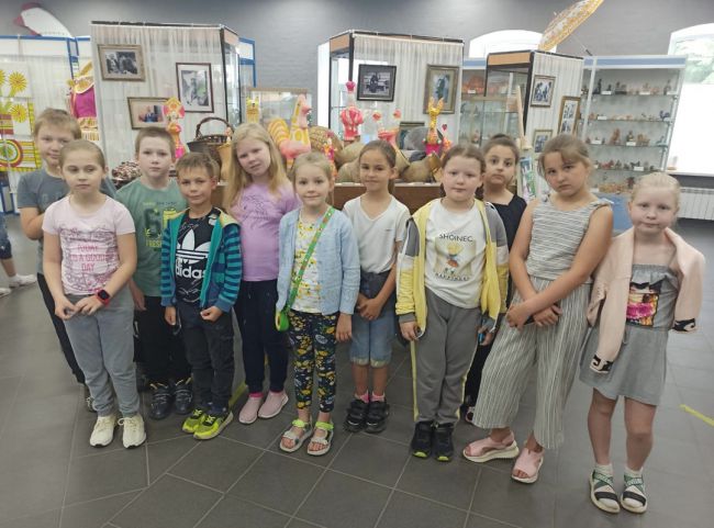 Суворовские школьники побывали в музее Филимоновской игрушки