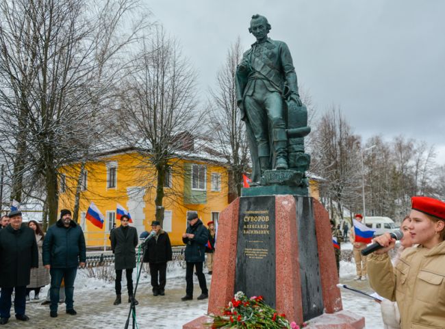 В Суворове состоялось торжественное открытие памятника генералиссимусу А.В. Суворову