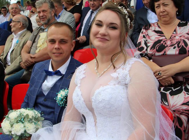 В августе в Суворовском районе узами брака скрепили свои отношения 29 пар