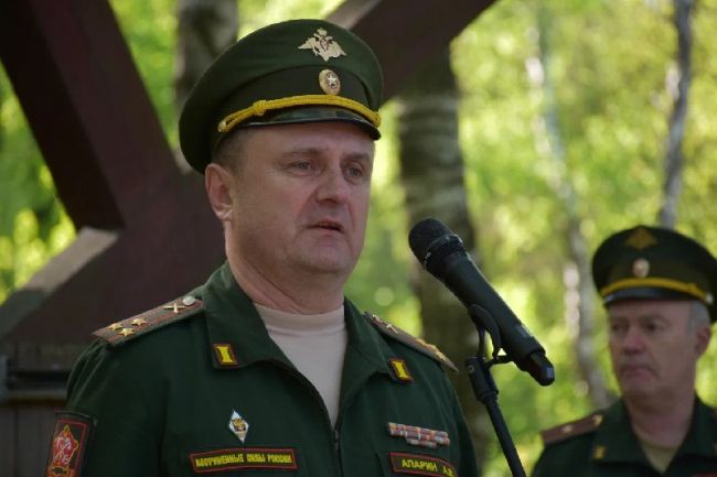 Андрей Апарин: «Служба в вооруженных силах почетна» Андрей Апарин: «Служба в вооруженных силах почетна»