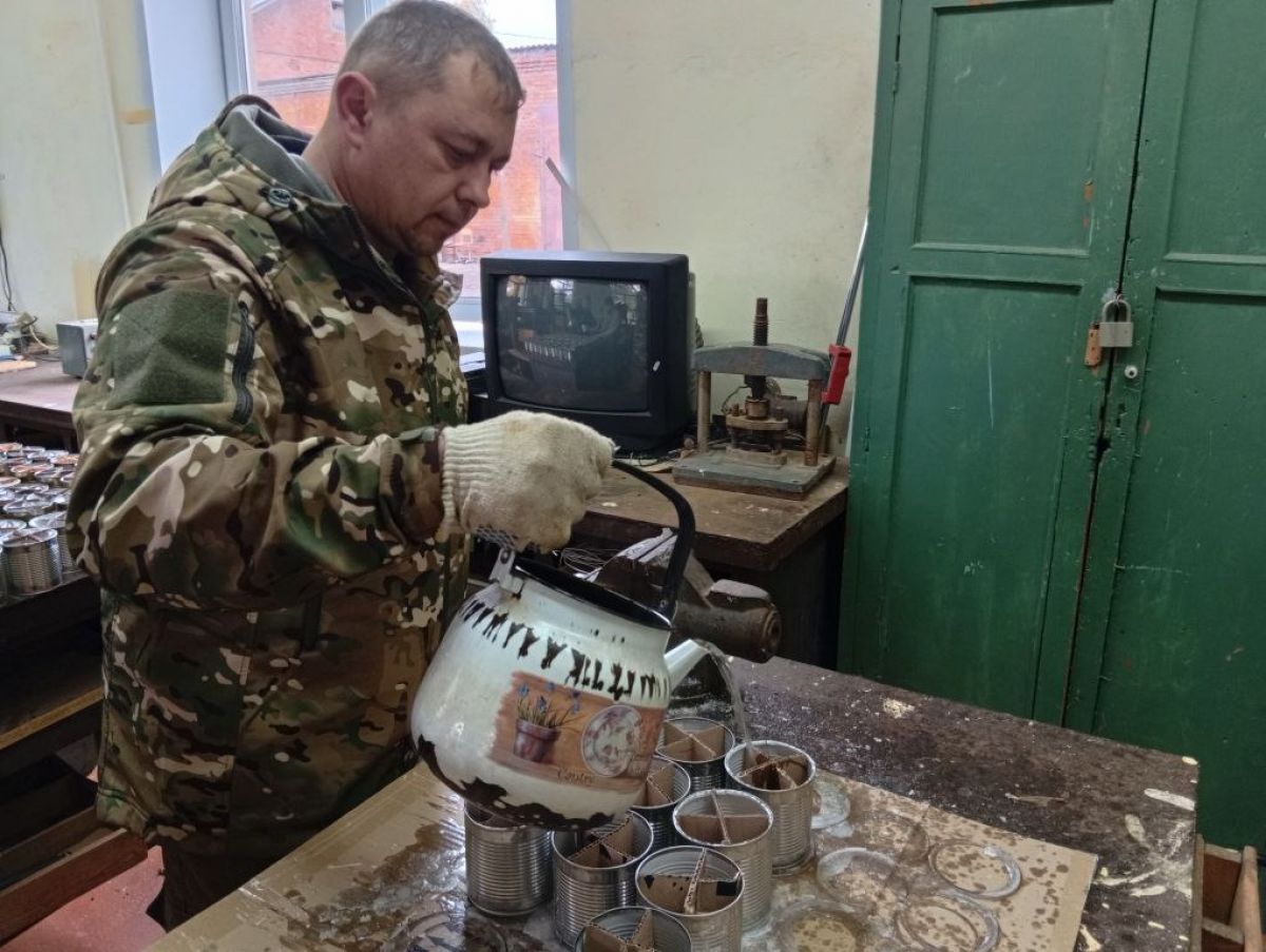 Для школьников провели мастер-класс по изготовлению окопных свечей Для школьников провели мастер-класс по изготовлению окопных свечей