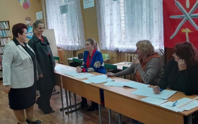 Заместитель председателя Общественной палаты Галина Фомина побывала на избирательных участках в Ясногорском районе