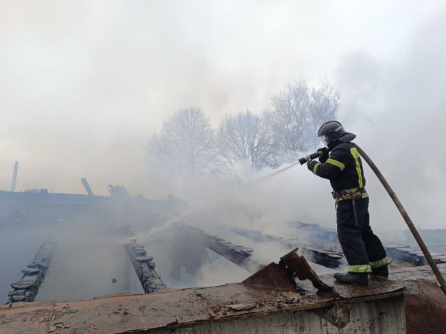 В Казанском сегодня утром горел дом