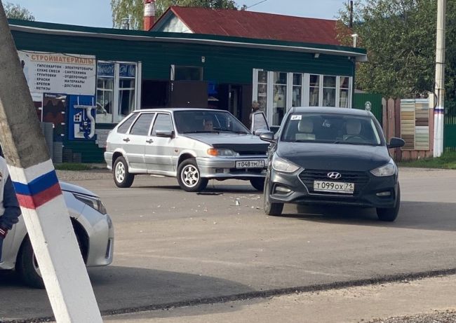 В Теплом столкнулись два автомобиля