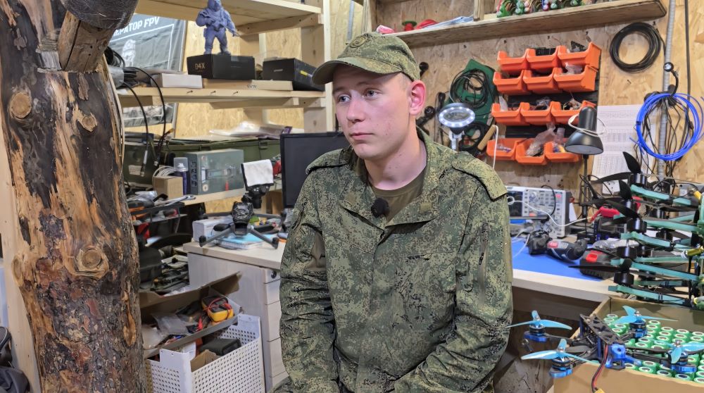 Студент осваивает специальность дроновода