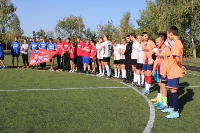 В  Теплом прошел футбольный турнир памяти Константина Емельянова