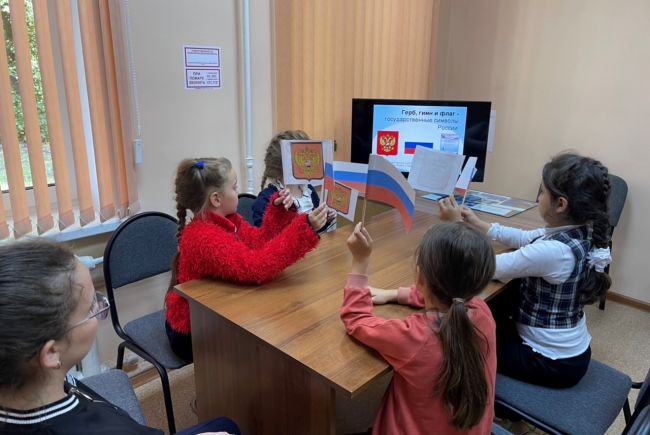 Ученики ДМШ изучали значение символов России