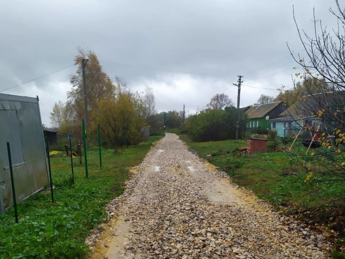 В Плёсах завершается укладка щебеночного покрытия дороги В Плёсах завершается укладка щебеночного покрытия дороги
