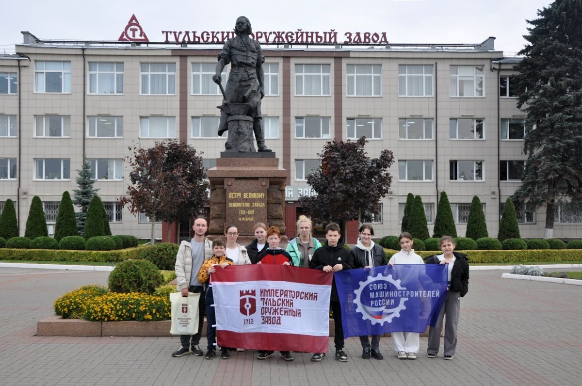Покровские школьники посетили Тульский оружейный завод Покровские школьники посетили Тульский оружейный завод
