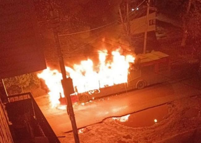 В Туле вечером сгорел пассажирский автобус
