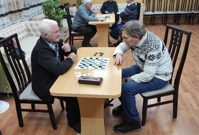 Теплинские пенсионеры встретились за шахматной доской