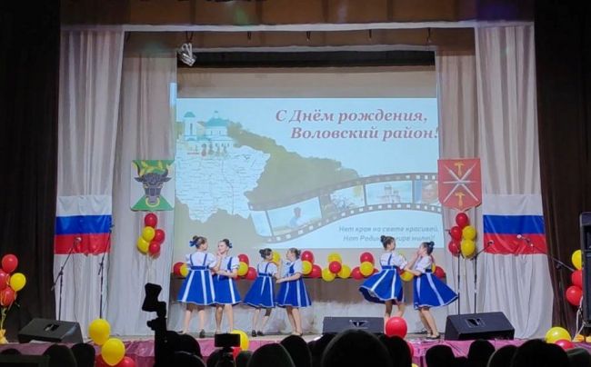 Танцевальный коллектив «Милашки» выступил на воловской сцене