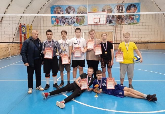 В Волчьей Дубраве прошел турнир, посвященный 100-летию российского волейбола