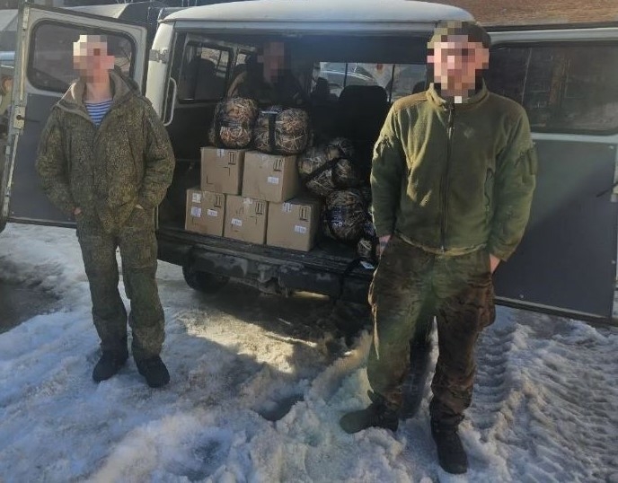 Депутат облдумы передал бойцам посылку с гумпомощью Депутат облдумы передал бойцам посылку с гумпомощью