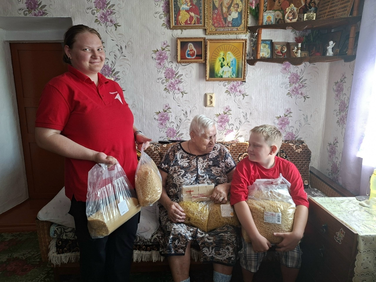 Участники «Движения Первых» поддерживают единственную жительницу Буяновки