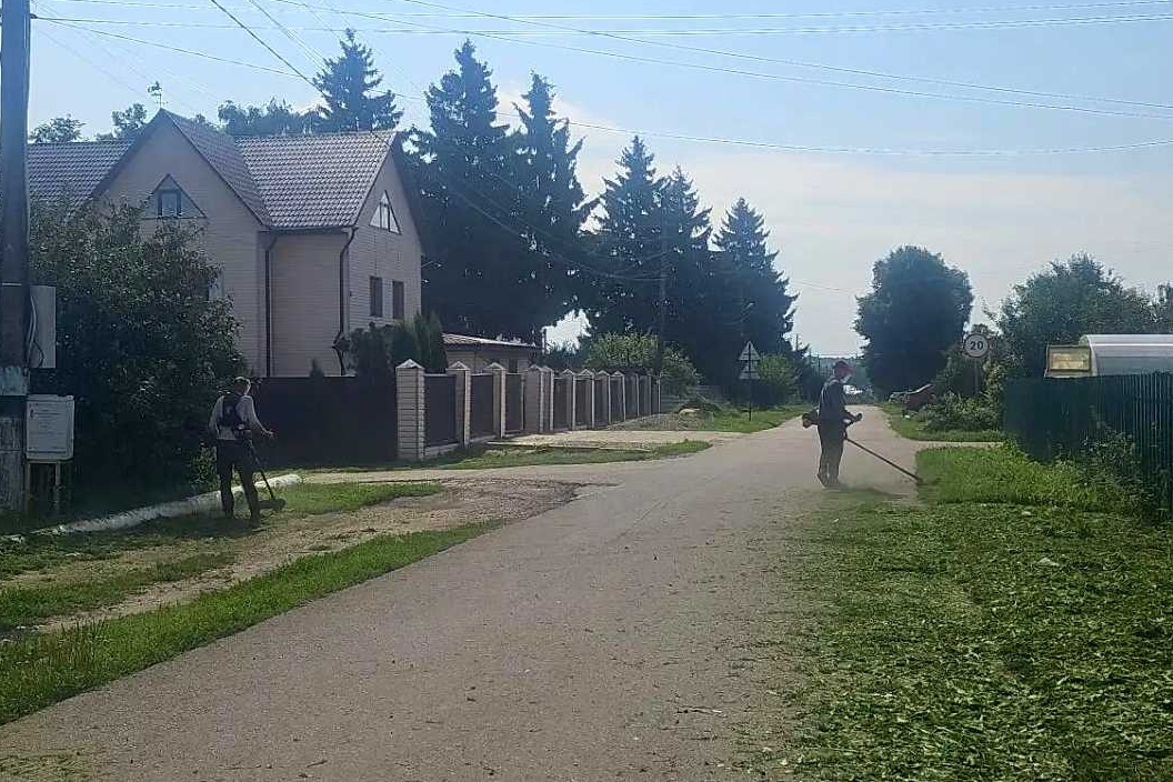 В Пушном косари наводят порядок