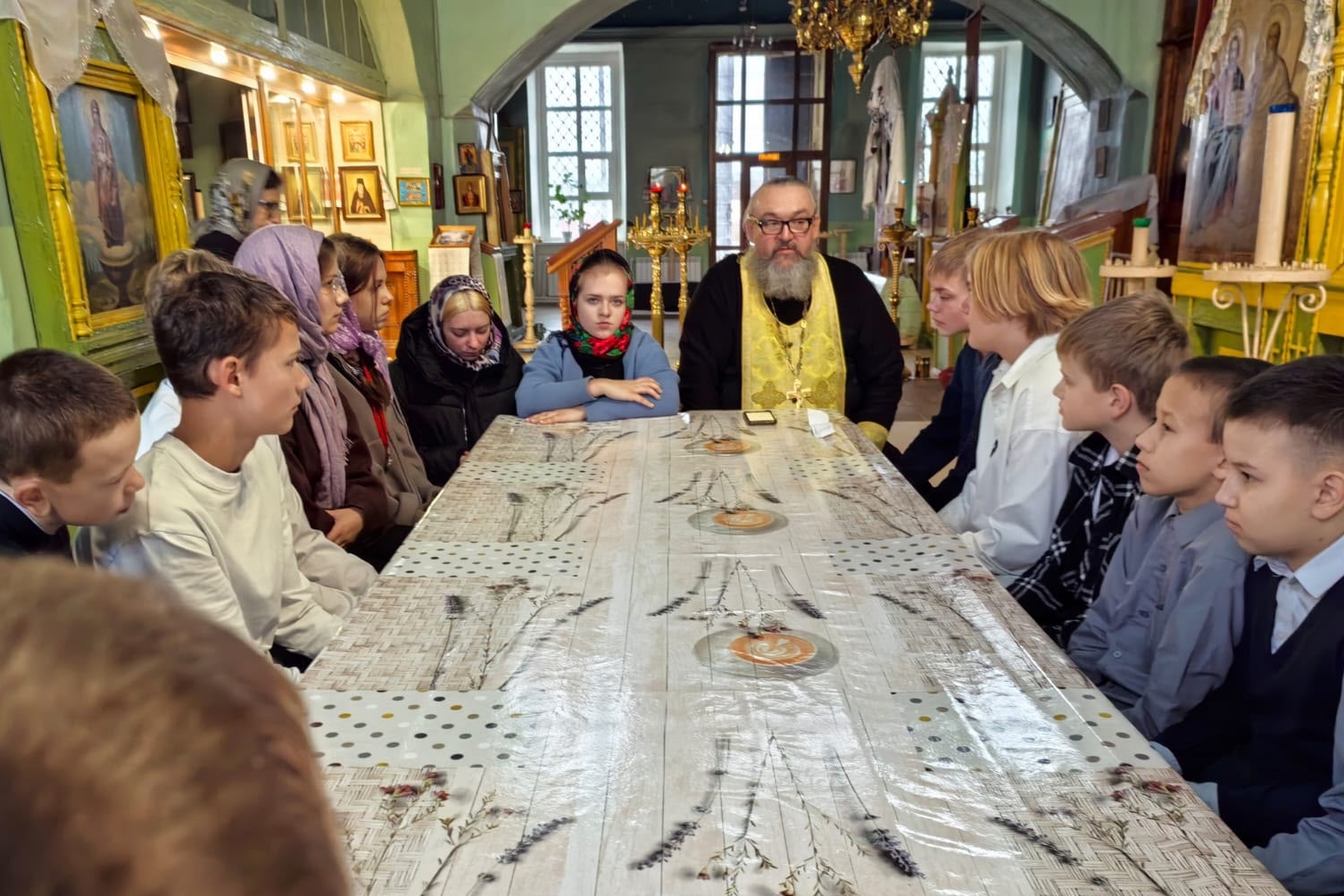 В гости к Богу: нарышкинские школьники побывали в Свято-Успенском храме В гости к Богу: нарышкинские школьники побывали в Свято-Успенском храме
