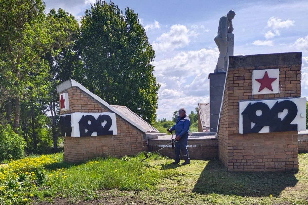 В муниципальном образовании Нарышкинское пристально следят за состоянием мест памяти