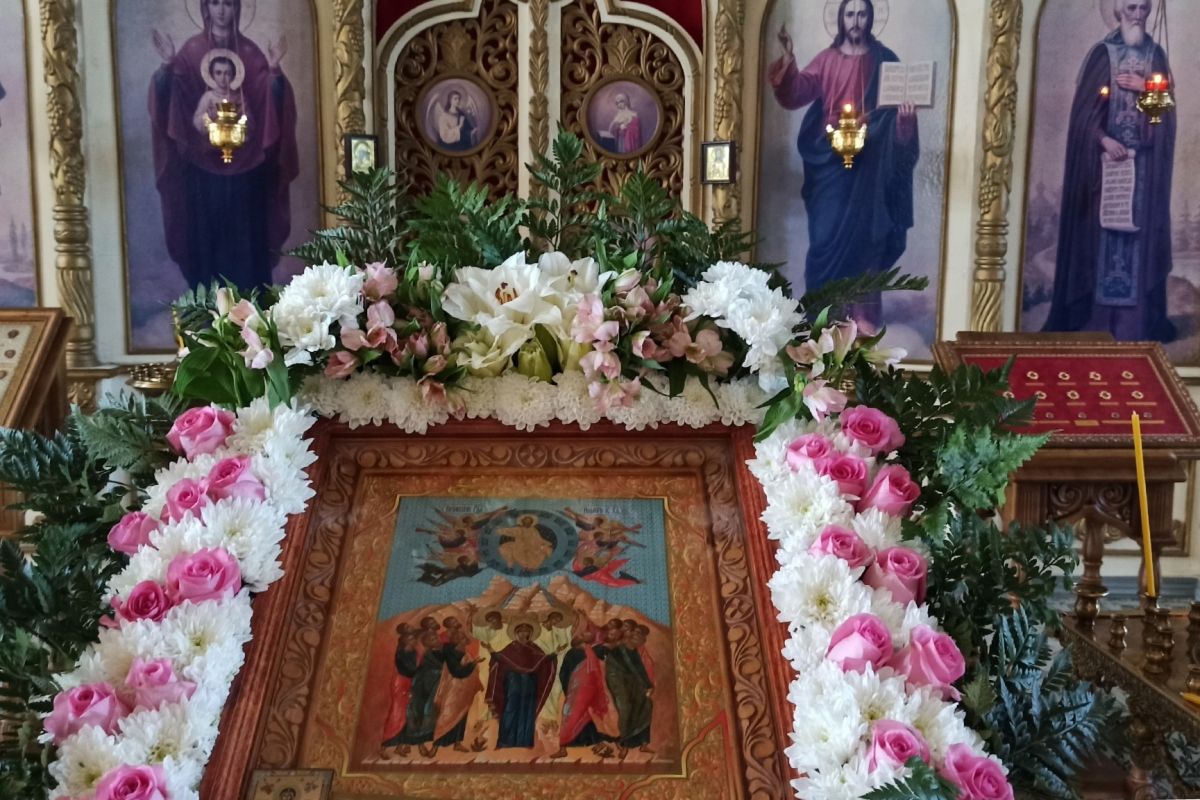 В храмах района сегодня встречают Вознесение Господне