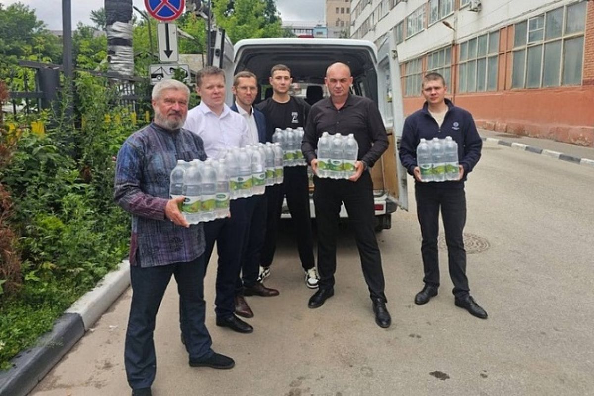 Депутаты передали гуманитарный груз бойцам