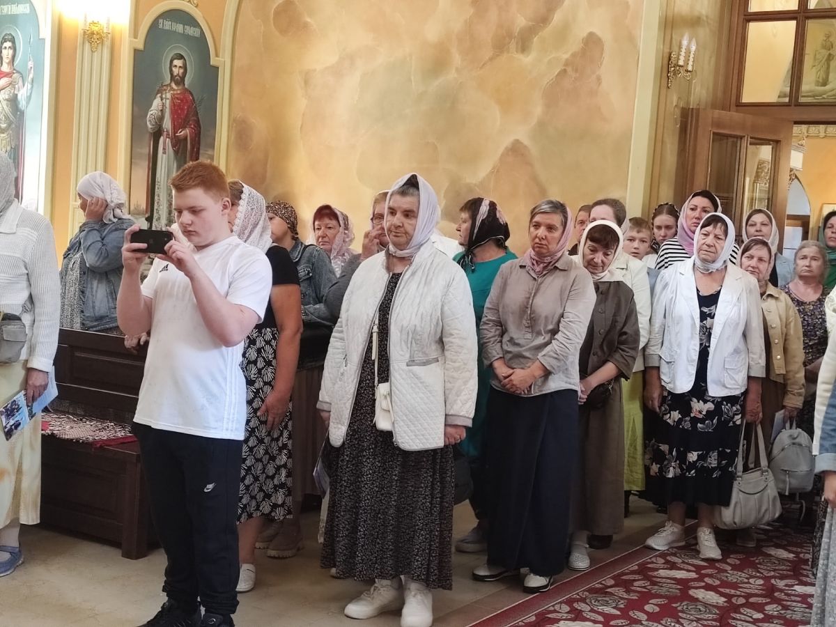 Прихожане Свято-Иверского храма побывали в паломнической поездке в Алексинском районе Прихожане Свято-Иверского храма побывали в паломнической поездке в Алексинском районе