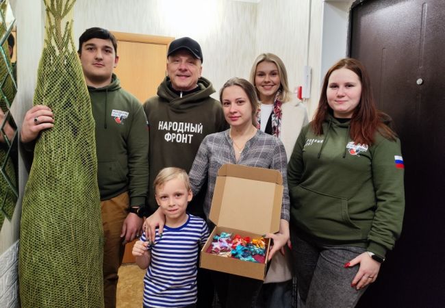 Тульские волонтеры Молодёжного крыла Народного фронта доставляют новогодние ели семьям участников СВО