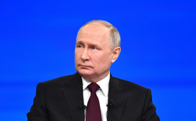Пресс-конференция и прямая линия Путина завершилась
