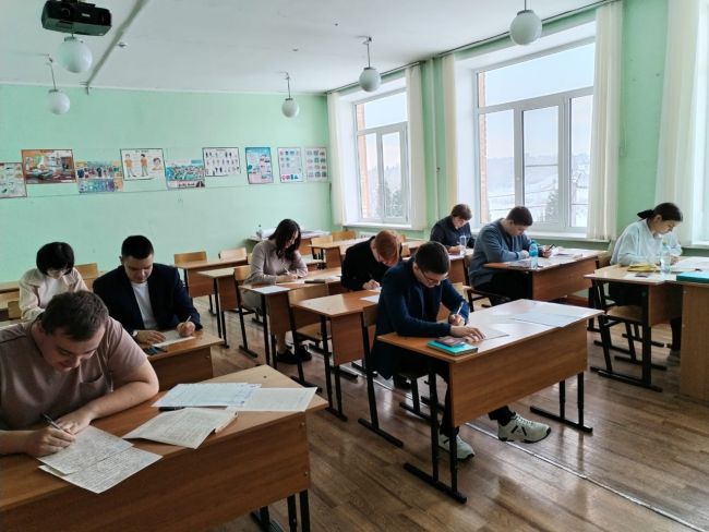 Выпускники района написали итоговое сочинение Выпускники района написали итоговое сочинение